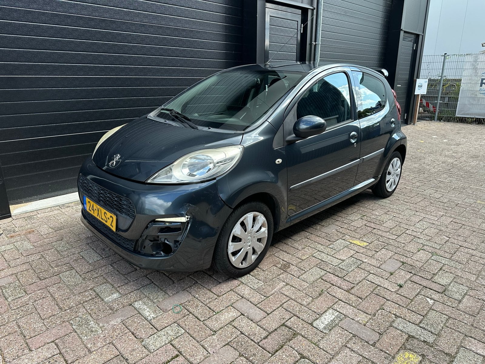 Peugeot 107 1.0 12V 5DR 2012 Grijs, Ophalen, Handgeschakeld, Zilver of Grijs, 998 cc