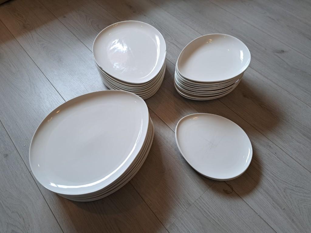 Yong Squito wit servies – New Bone China – schalen & borden, Ophalen, Gebruikt, Bord(en), Overige stijlen