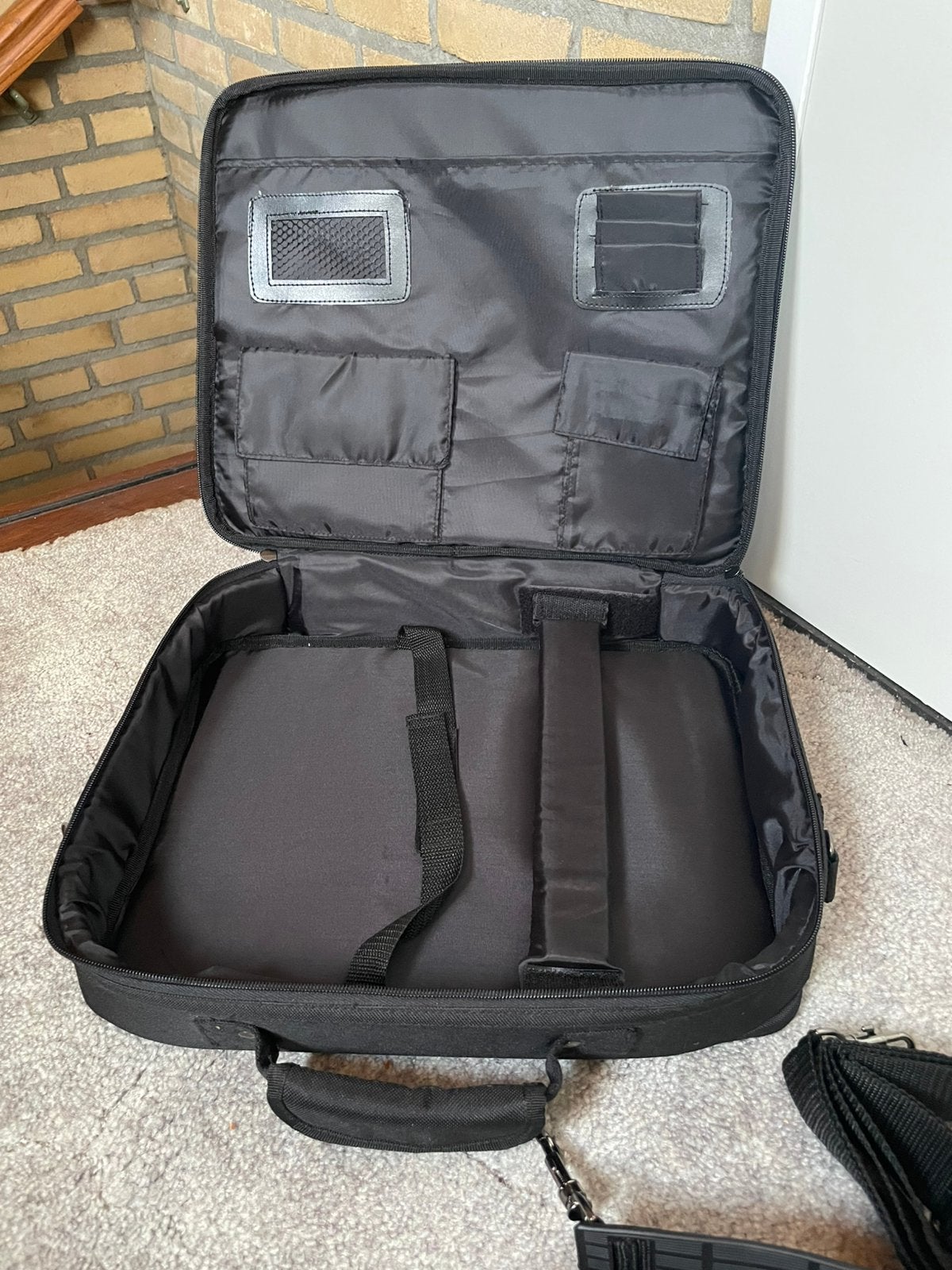 Zwarte leptop tas, 17 inch of meer, Ophalen of Verzenden, Zo goed als nieuw, Handvat