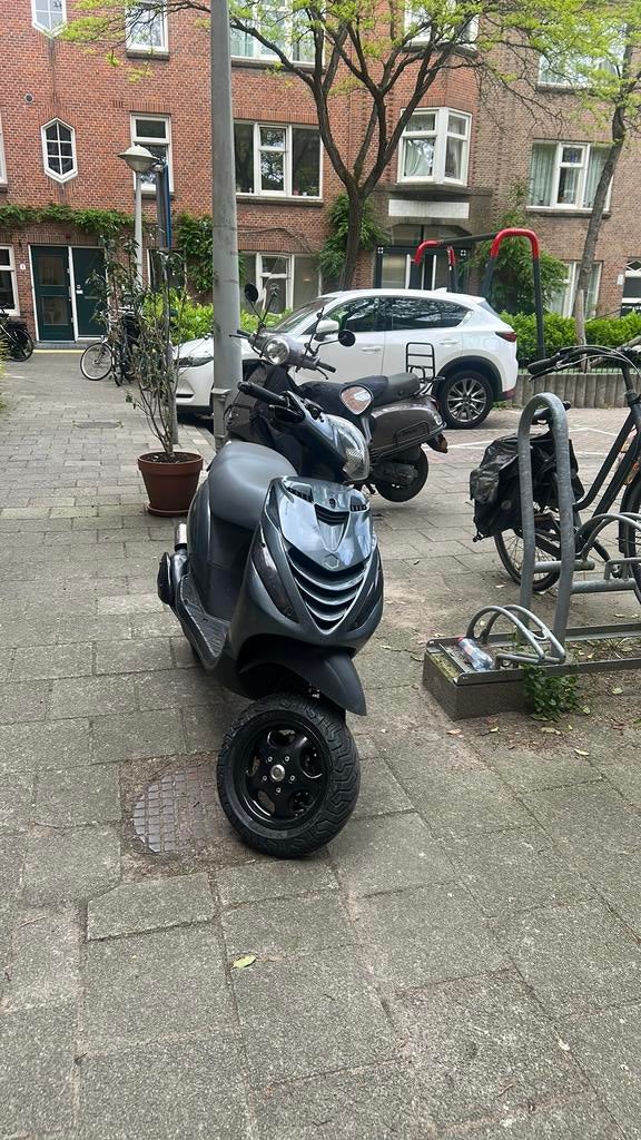 frisse Piaggio Zip 70 2takt uit 2016 - Volledig gerevisee, Fietsen en Brommers, Scooters | Piaggio, Tweetakt, Maximaal 45 km/u