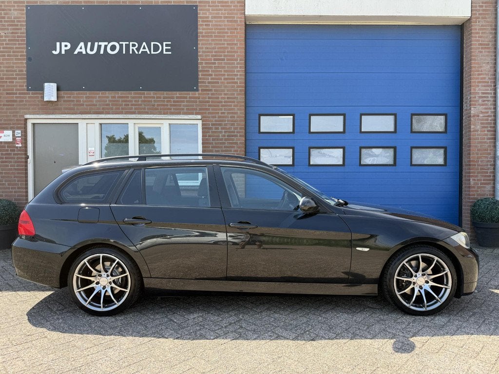 BMW 3-serie Touring 318i | Clima | Cruise | 18" LMV |, Auto's, Zwart, Handgeschakeld, 1405 kg, Parkeersensor