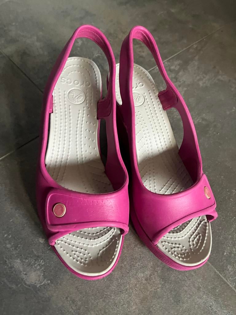 Roze Crocs Sandalen met Hak - Comfortabel & Stijlvol, Kleding | Dames, Schoenen, Ophalen of Verzenden, Zo goed als nieuw, Roze