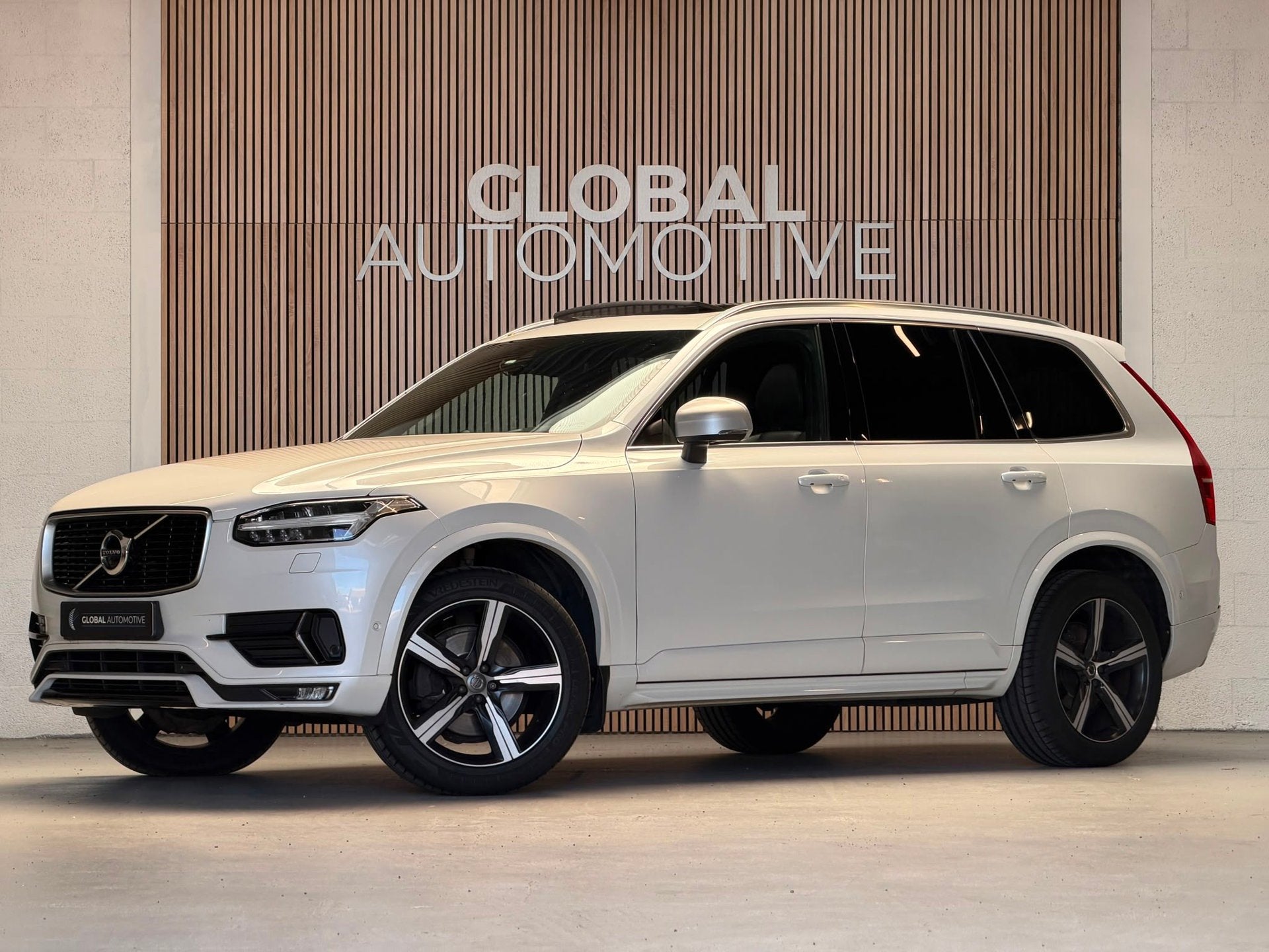 Volvo XC90 2.0 D5 AWD R-Design - BOWERS & WILKINS - 7 PERSOO, Auto's, 4 cilinders, 7 stoelen, Wit, Bedrijf