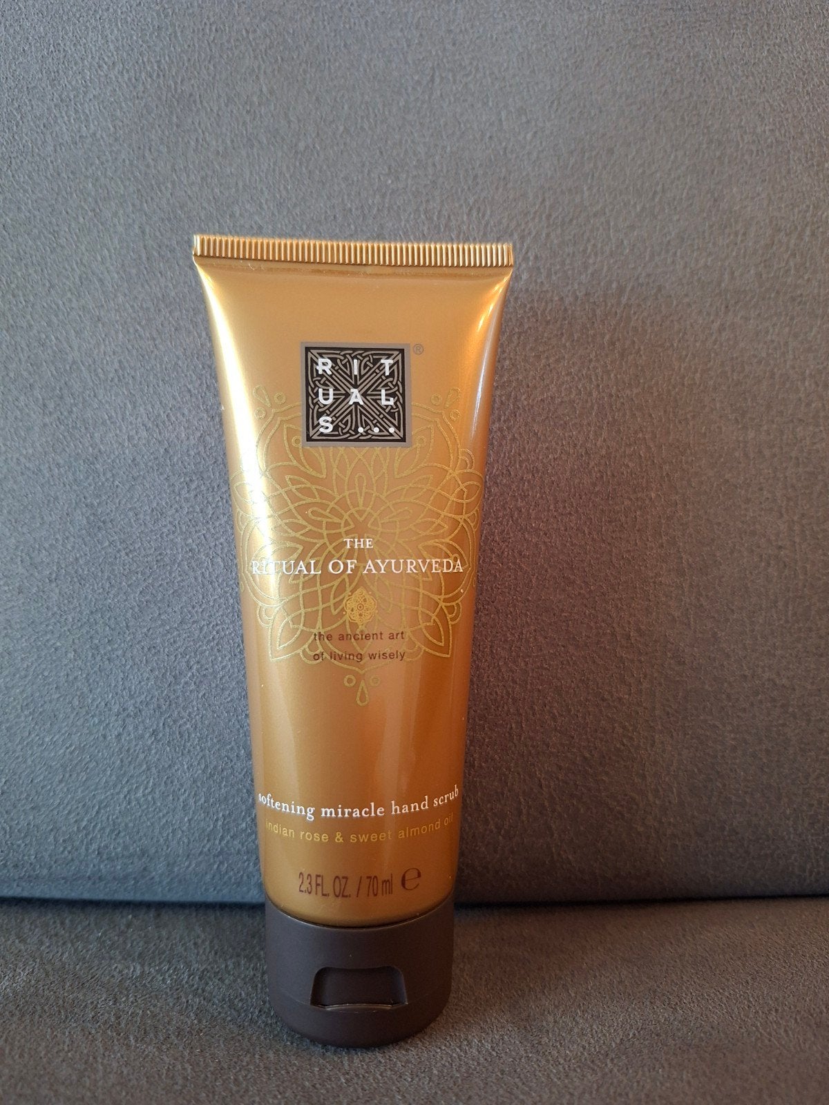 NIEUW: The Ritual of Ayurveda hand scrub van 70ml, Ophalen of Verzenden, Nieuw, Overige typen