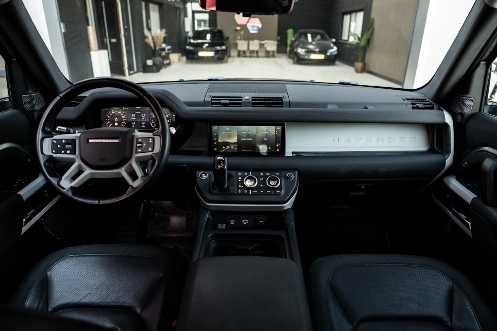 Land Rover Defender 110 3.0 P400 110 HSE (bj 2020), Auto's, 12 maanden, Gebruikt, Leder en Stof, 2996 cc