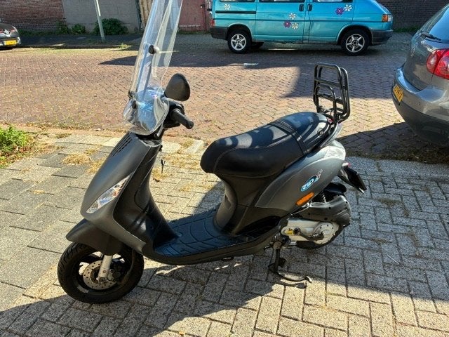 LEUKE PIAGGIO ZIP 4 TAKT 2V SNOR SCOOTER ! BOUWJAAR 2017, Fietsen en Brommers, Ophalen, Gebruikt, Zip, Benzine
