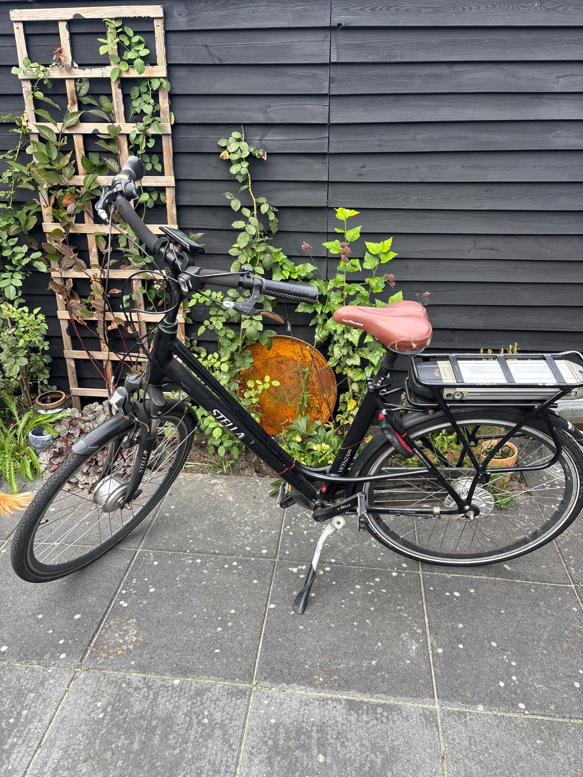 Gebruikte Stella elektrische fiets - Zwart, Fietsen en Brommers, Ophalen, Gebruikt