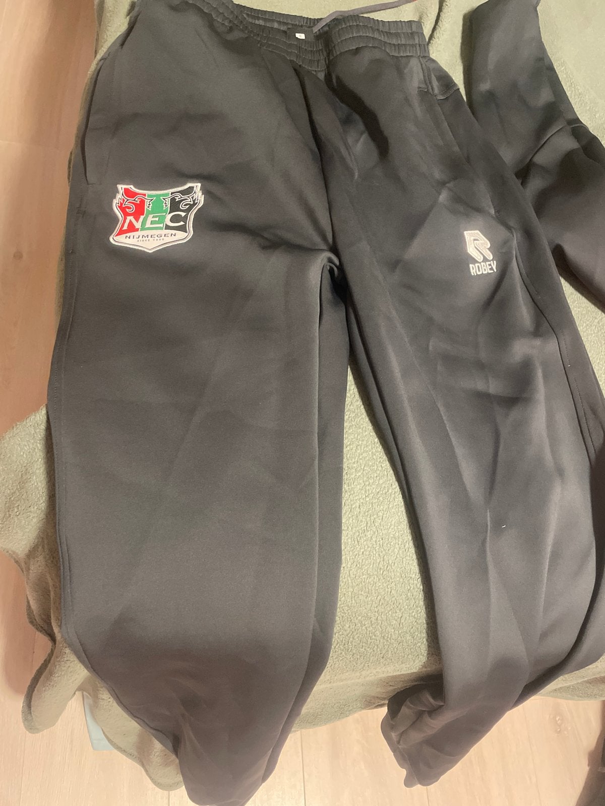 NEC Nijmegen trainingspak - Broek S, Jas L, Meerkleurig, Overige maten, Ophalen of Verzenden, Gedragen