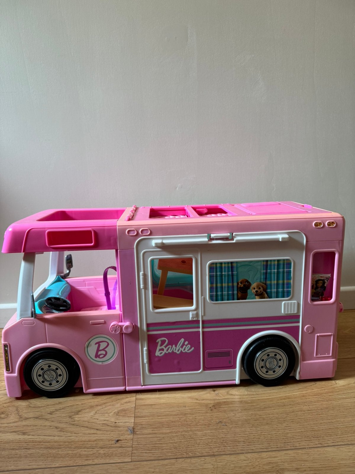 Barbie camper, ambulace en losse barbiepoppen, Kinderen en Baby's, Ophalen, Zo goed als nieuw, Barbie