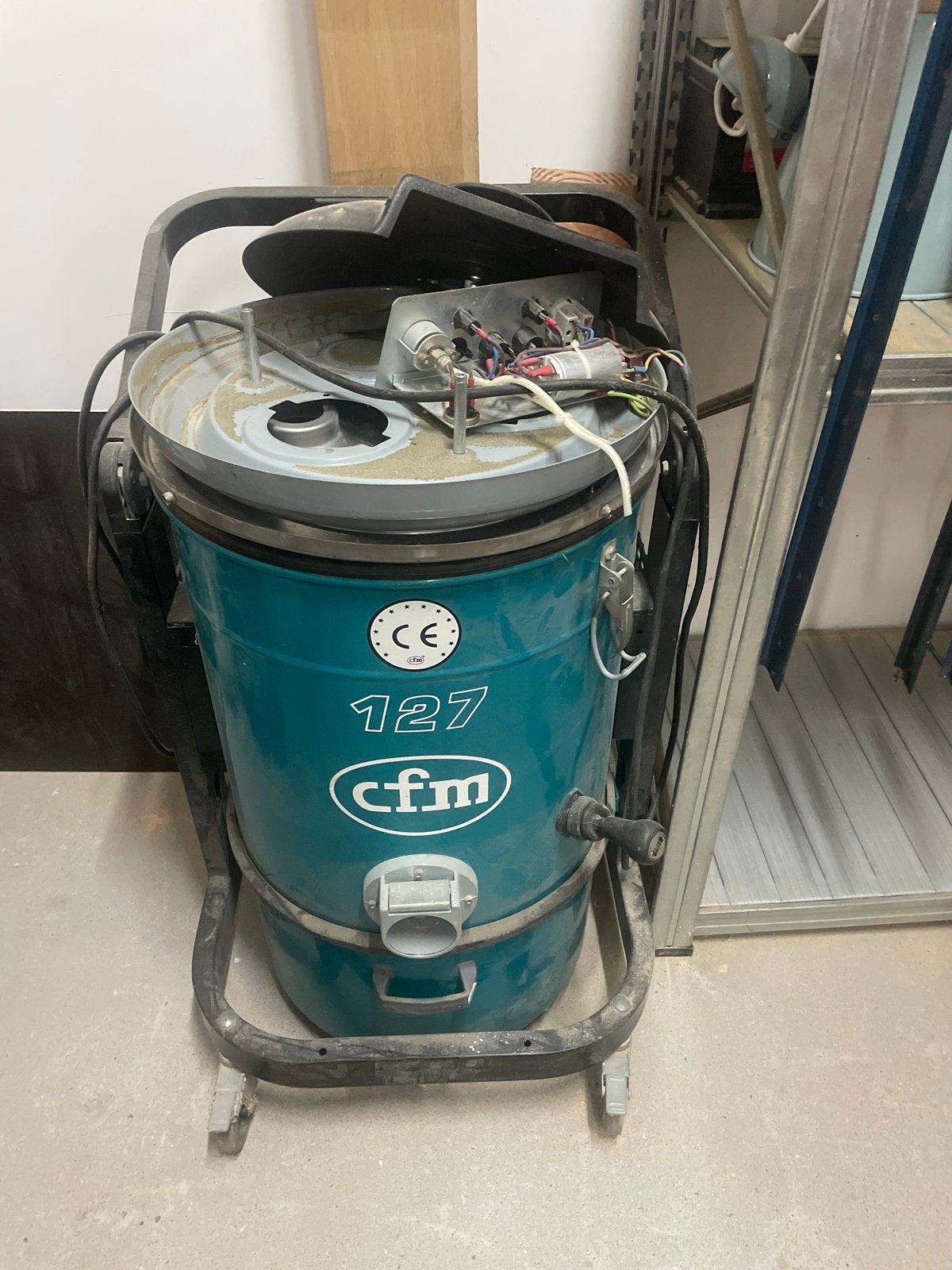 CFM 127 Industriële Waterstofzuiger -voor onderdelen, Ophalen of Verzenden, Gebruikt, Waterstofzuiger
