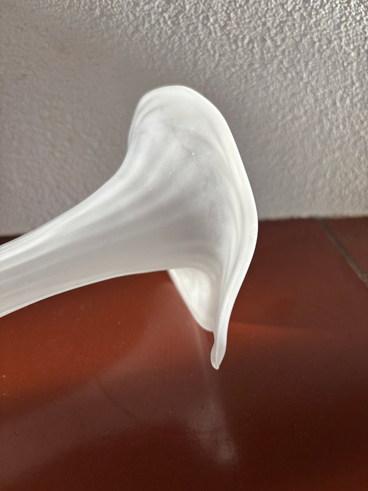 Leerdam vaasje melkglas - 20 cm hoog, 10 cm doorsnee, Ophalen of Verzenden