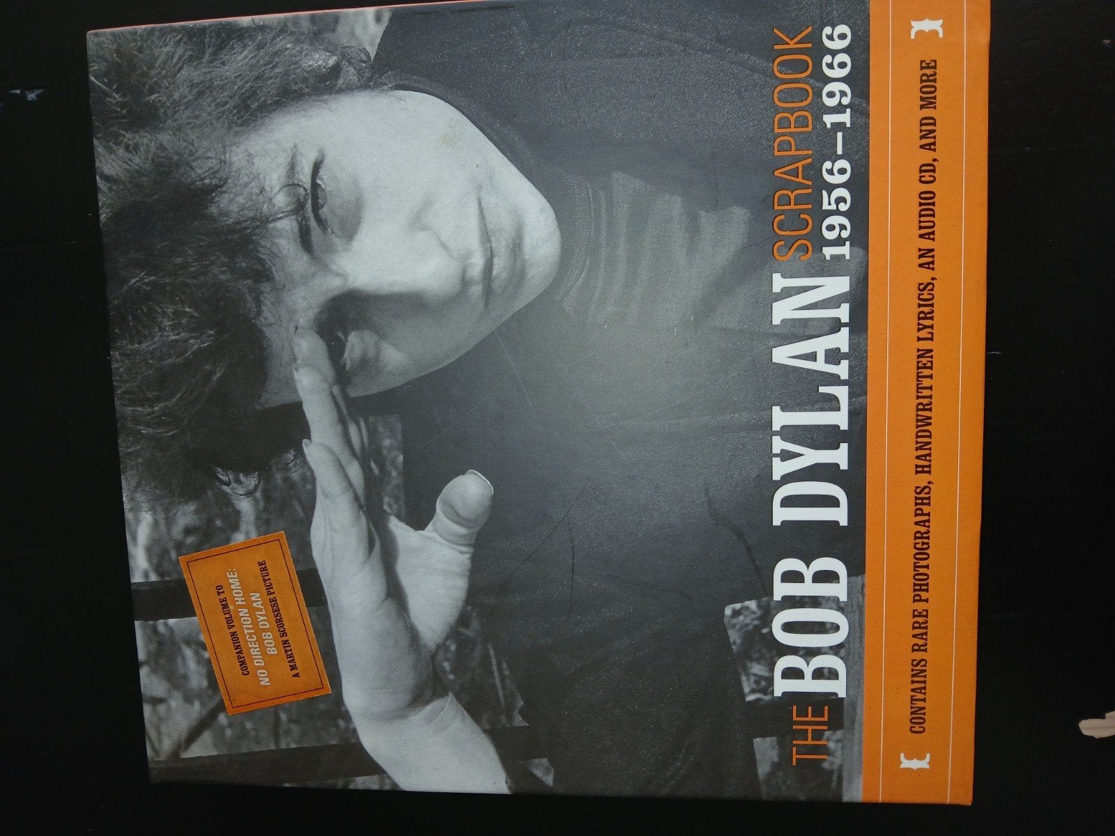 The Bob Dylan Scrapbook 1956-1966 + Audio CD, Boeken, Literatuur, Ophalen of Verzenden