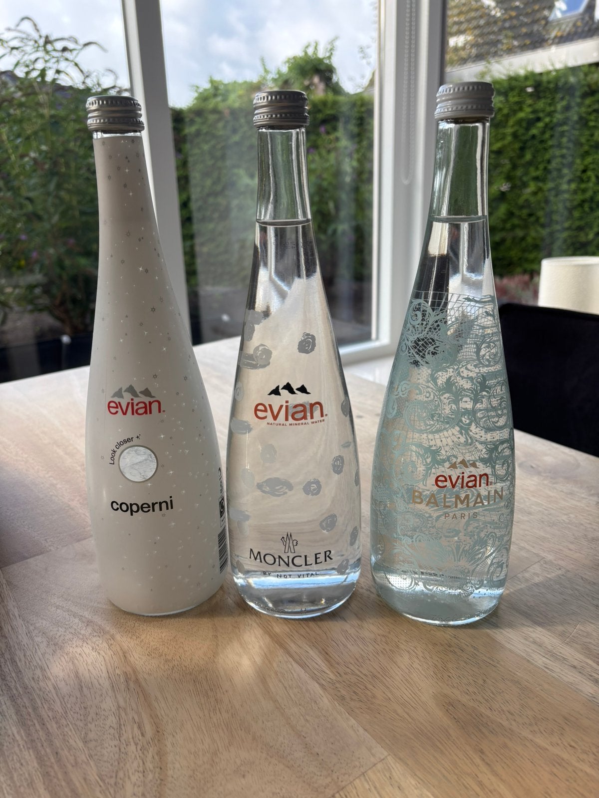 Evian designerflessen (Moncler, Coperni en Balmain), Ophalen of Verzenden, Overige typen, Glas, Set