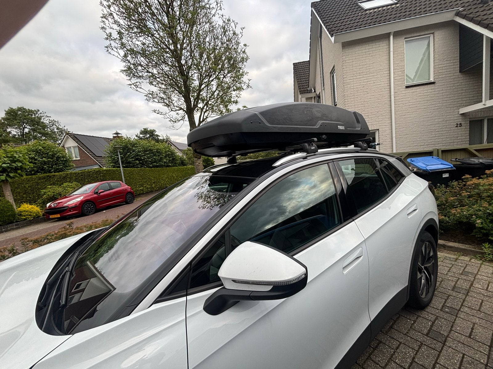 Te huur:  Thule Dakkoffer + dakdragers dichte railing, Ophalen, Gebruikt