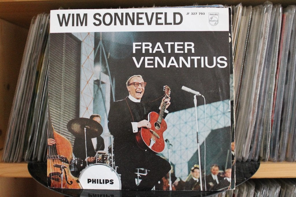 7" Single Wim Sonneveld - Frater Venantius / Frater Venantiu, Cd's en Dvd's, Vinyl Singles, Gebruikt, 7 inch, Ophalen of Verzenden