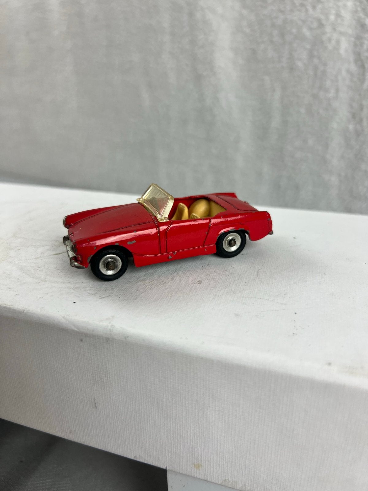 Dinky Toys Austin Healey Sprite - Rood, Ophalen of Verzenden, Gebruikt, Auto