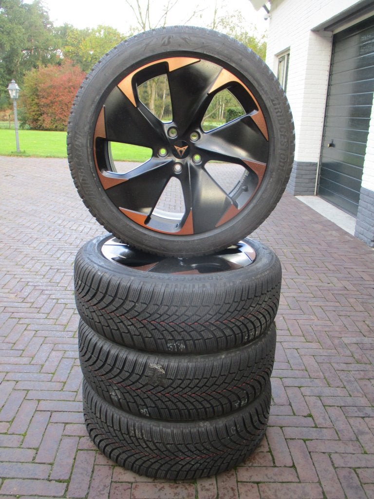 NIEUW Originele Cupra Born 19 inch winterbanden Copper, 19 inch, 215 mm, Banden en Velgen, Nieuw