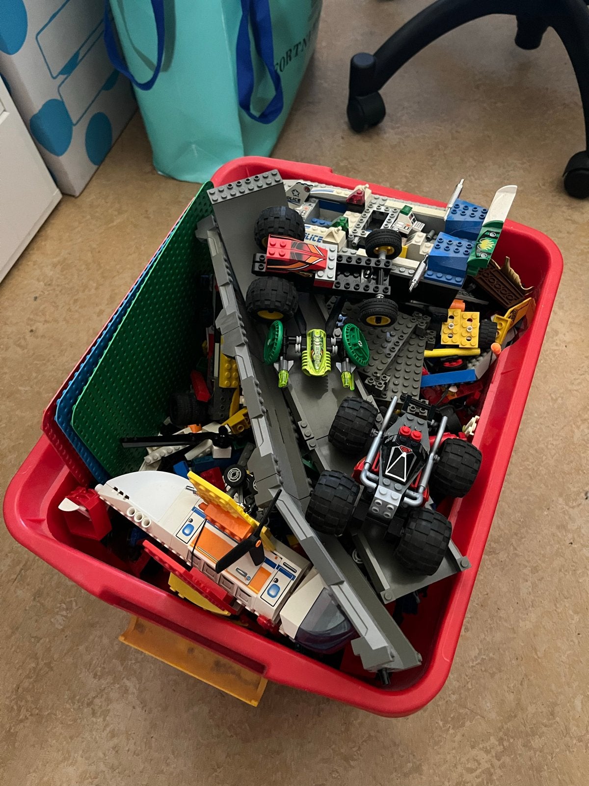 Grote doos met diverse Lego sets en losse stenen, Inclusief minifiguren, Gebruikt, Lego, Ophalen of Verzenden