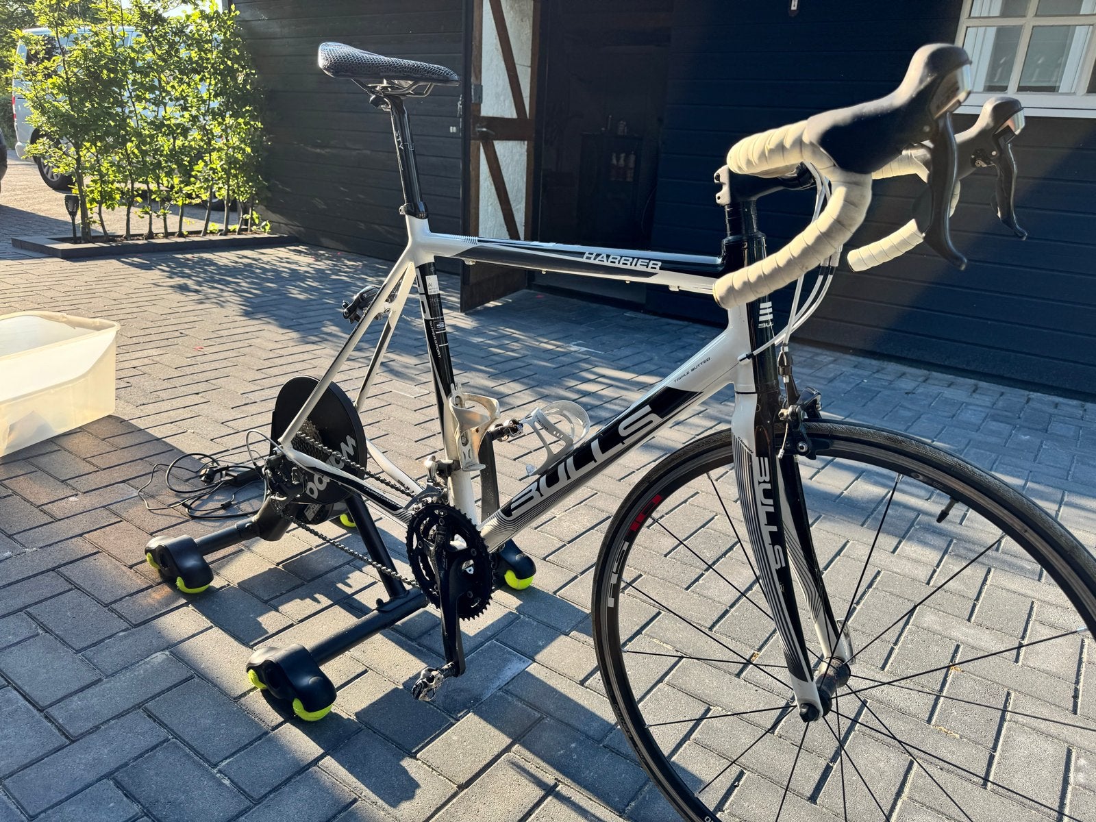 Wahoo KICKR Core trainer met Bulls Harrier racefiets, 28 inch, Gebruikt, Aluminium, 15 tot 20 versnellingen