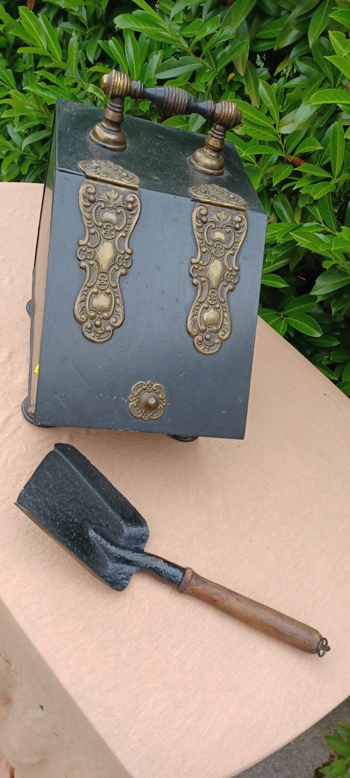 Antieke kolenkit met schep - Zwart met messing details, Ophalen of Verzenden