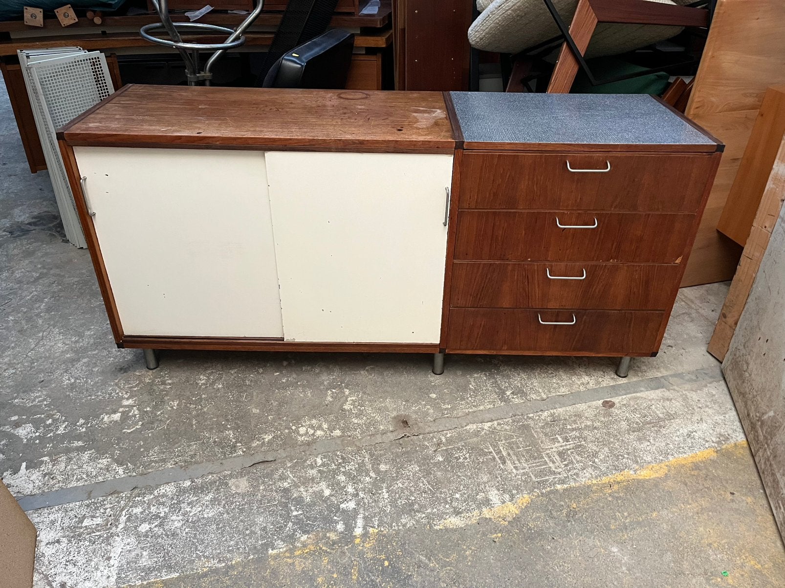 Pastoe kast met lades deuren werkblad vintage teak retro 395, Gebruikt, Met lade(s), Ophalen of Verzenden, 25 tot 50 cm