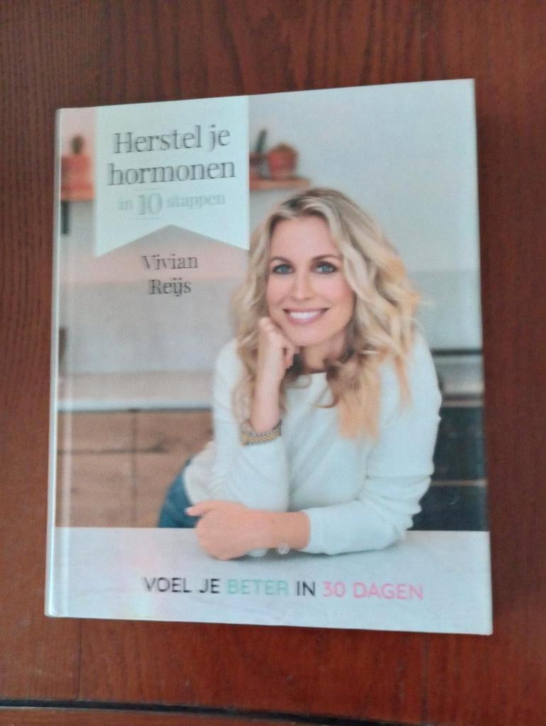 HERSTEL JE HORMONEN IN 10 STAPPEN  Voel je beter in 30 dagen, Ophalen of Verzenden, Zo goed als nieuw, Vivian Reijs
