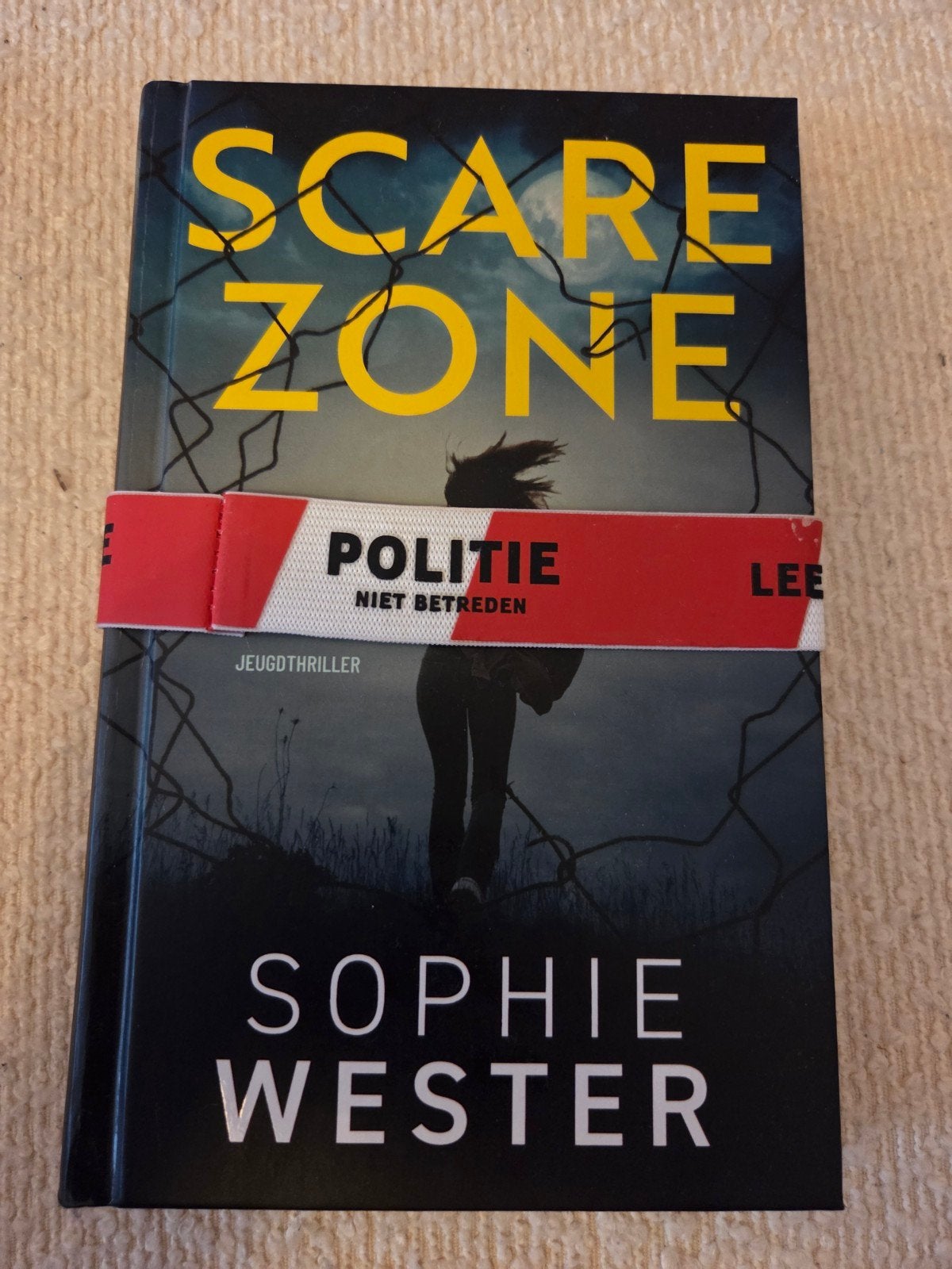 Scare Zone - Sophie Wester (Jeugdthriller), Ophalen of Verzenden, Zo goed als nieuw, Sophie Wester, Nederland