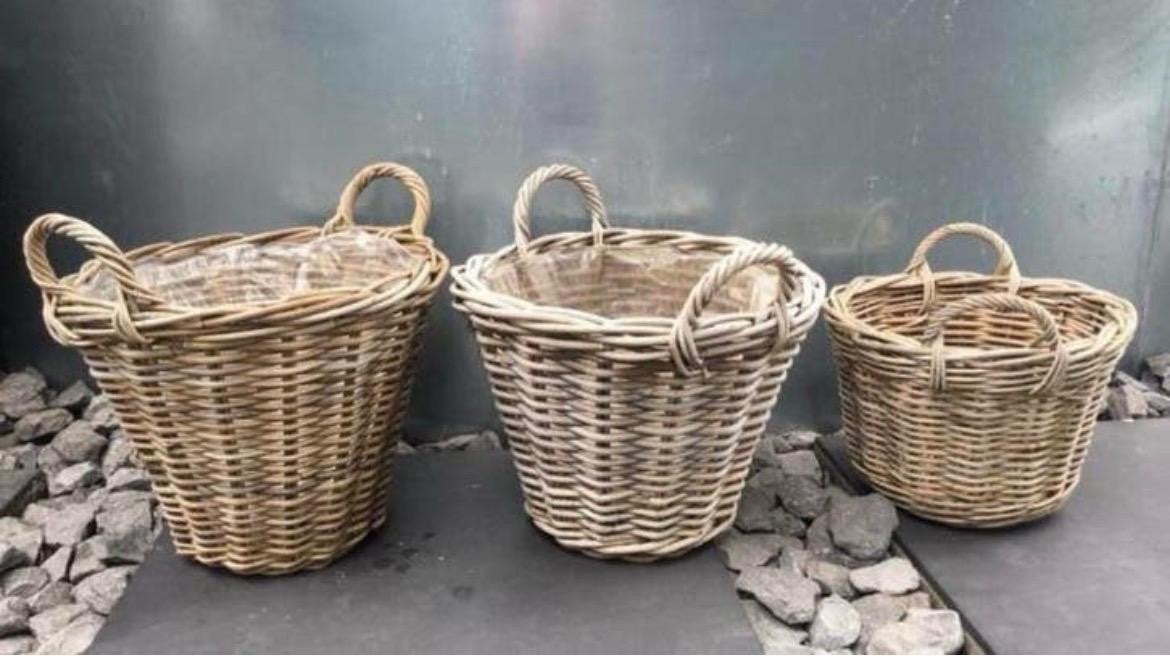Grote rieten mand met grepen en plastic binnenvoering, Tuin en Terras, Overige materialen, Gebruikt, 40 cm of meer, Rond