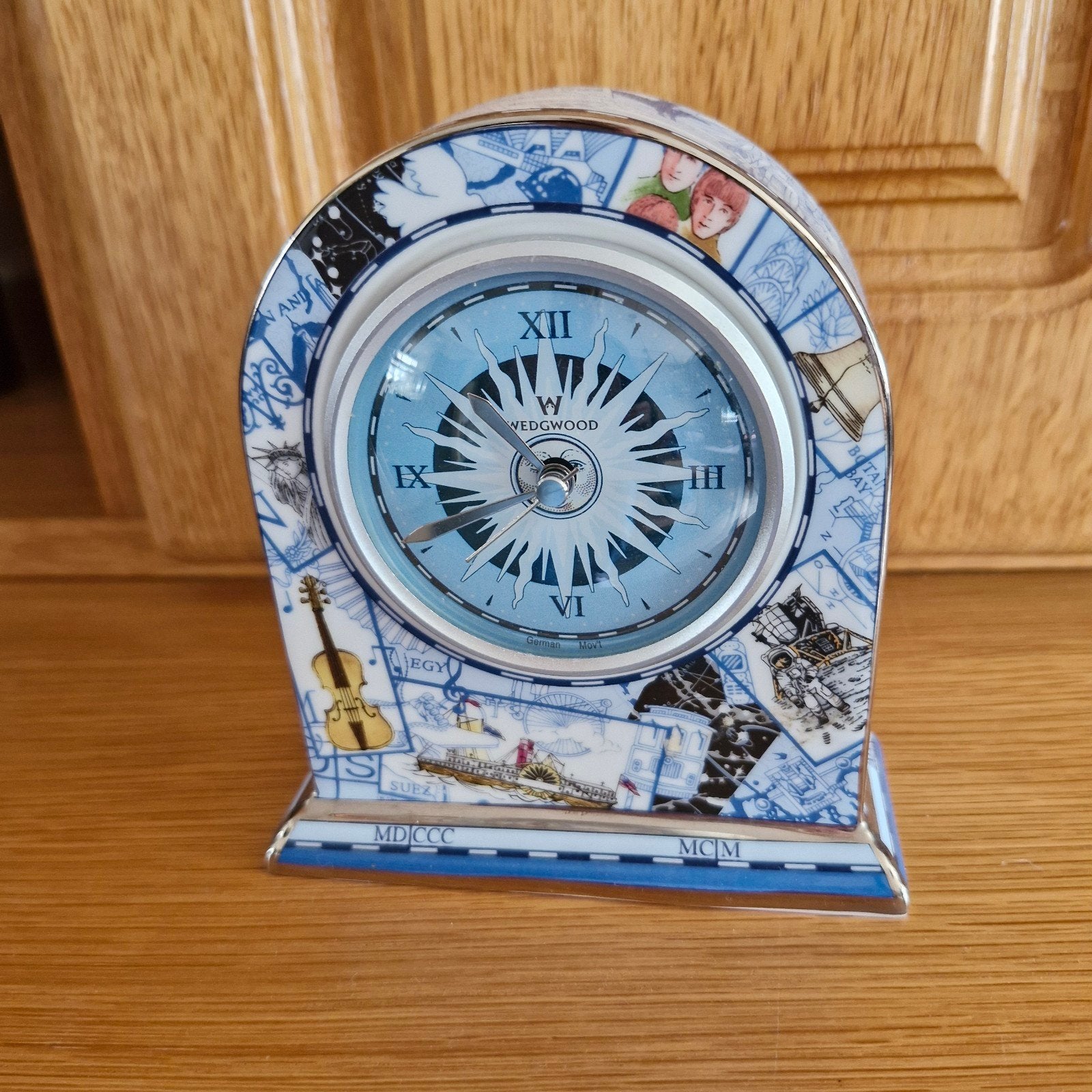 Wedgwood Millennium Bone China Tafelklok, Antiek en Kunst, Ophalen of Verzenden