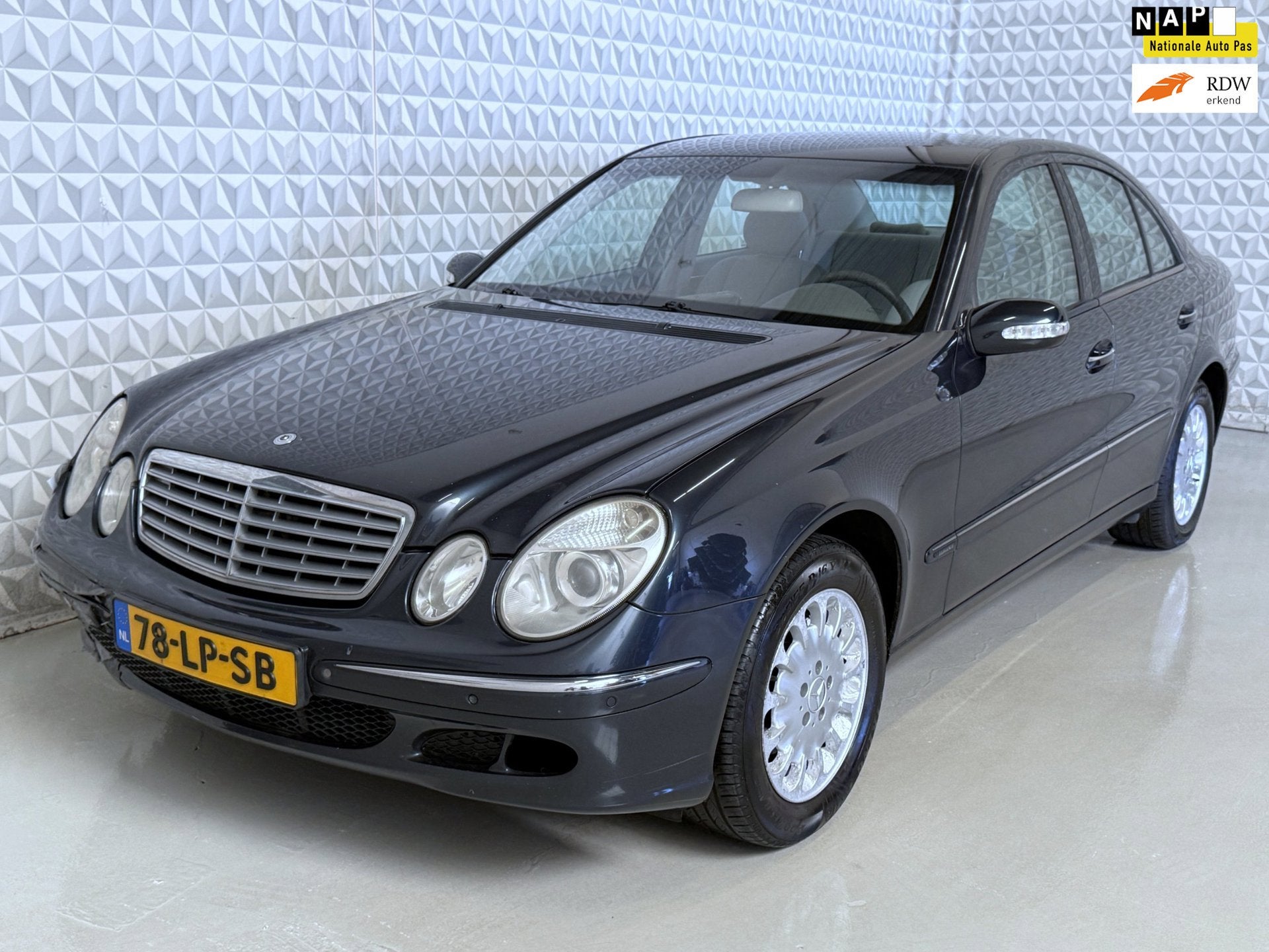 Mercedes-Benz E-klasse 200 CDI Elegance Sedan AUTOMAAT(2003), Auto's, Automaat, Gebruikt, 4 cilinders, 1535 kg