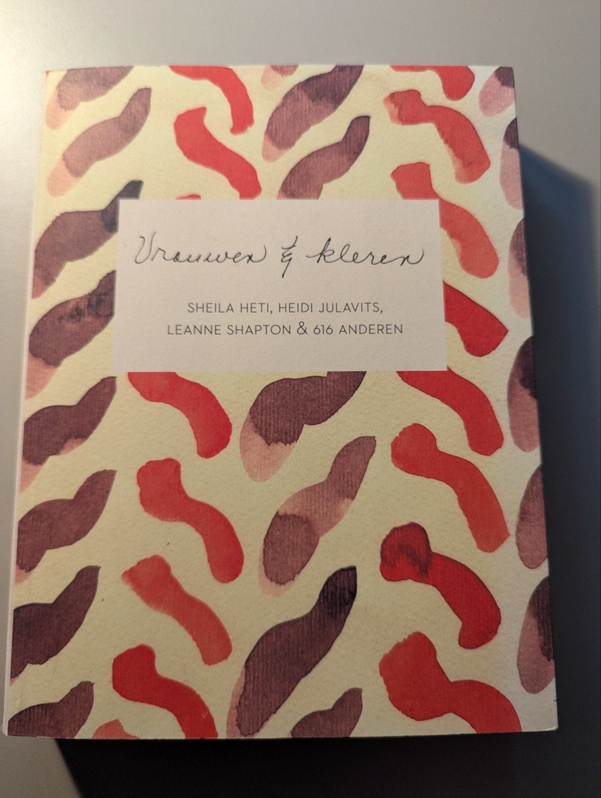 Sheila Heti - Vrouwen & kleren (2015), Ophalen of Verzenden, Zo goed als nieuw, Sheila Heti; Leanne Shapton; Heidi Julavits, Mode algemeen