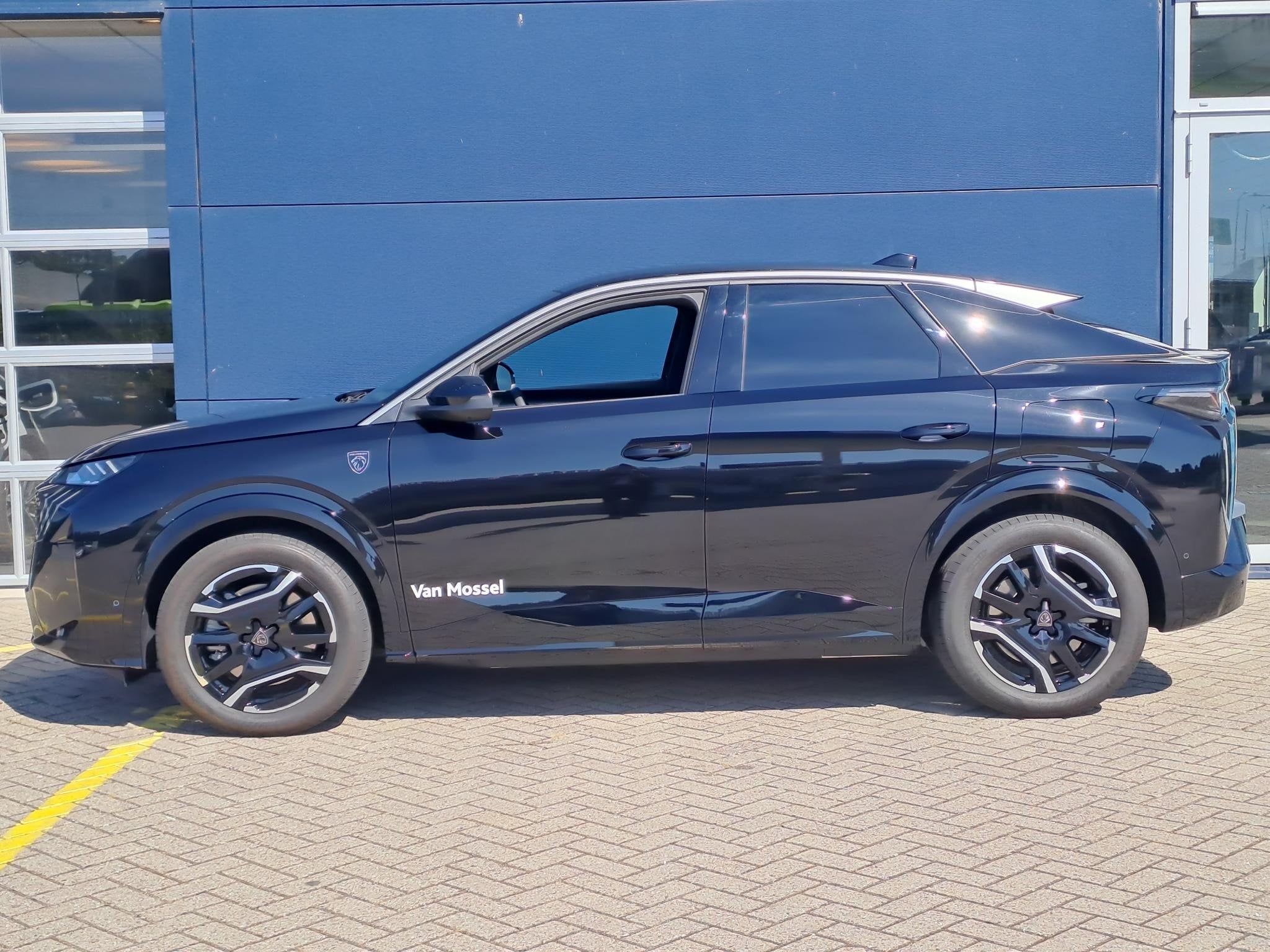 Peugeot e-3008 GT Long Range 230 97 kWh | 360 Camera | Elekt, 12 maanden, 101 kWh, Leder en Stof, Zwart