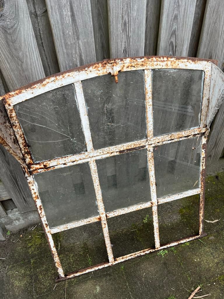 Metalen stalraam 9 vaks met boog, Ophalen, Gebruikt, Gevelraam of Ruit, 80 tot 120 cm