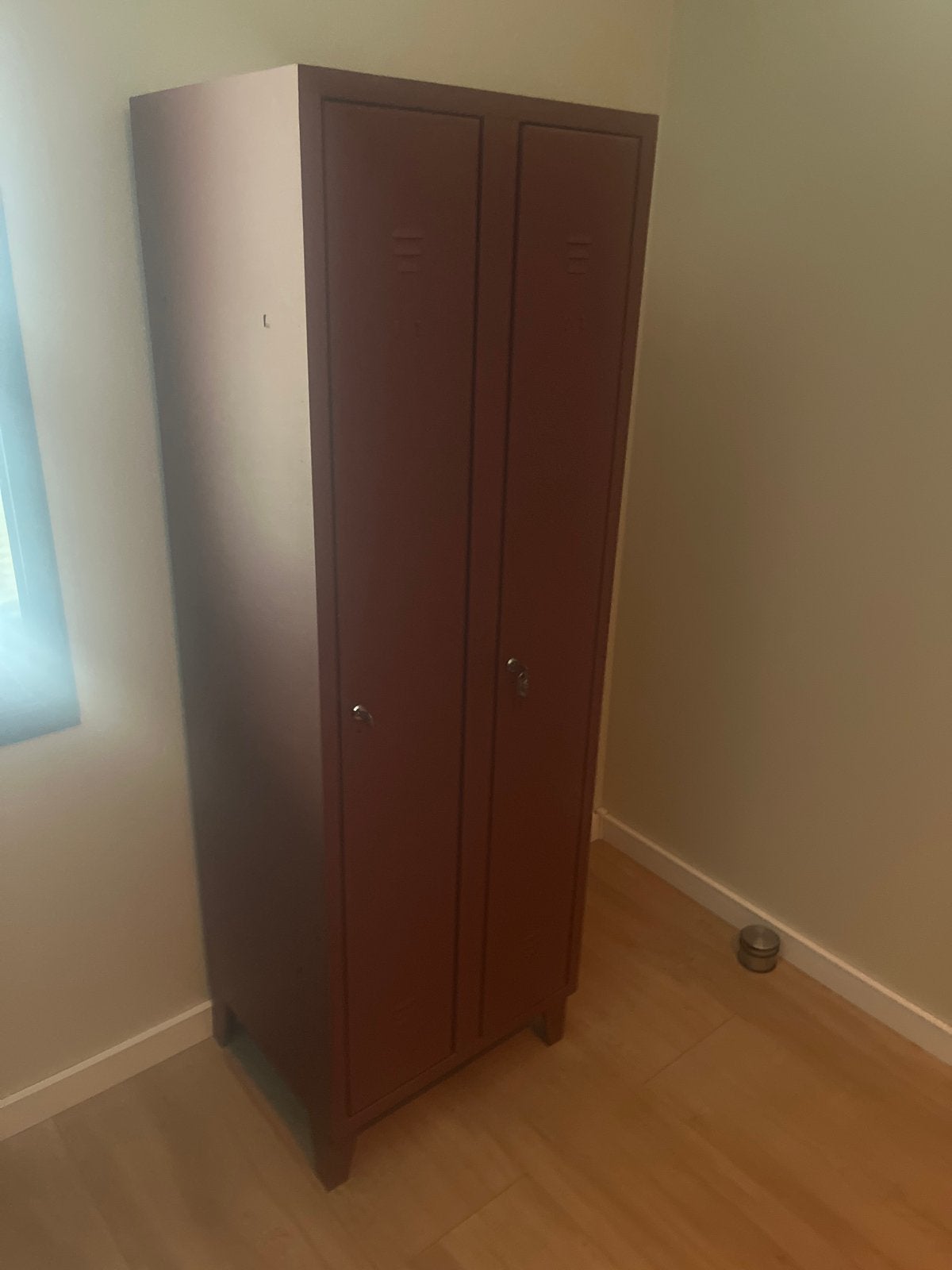 Vintage metalen locker kast - roodbruin, Huis en Inrichting, Ophalen, Gebruikt