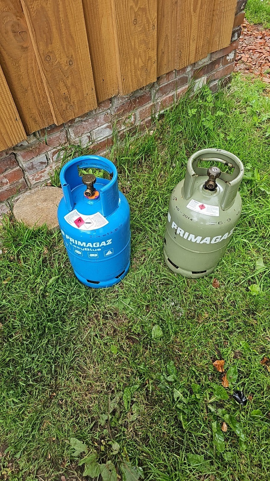 Twee gasflessen, Ophalen