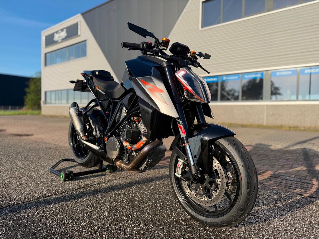 KTM Tour 1290 SuperDuke R ABS Black Edition NIEUWSTAAT!, Motoren, Motoren | KTM, Ktm, Bedrijf, Meer dan 35 kW, Mattighofen
Mattighofen  Mattighofen, AT