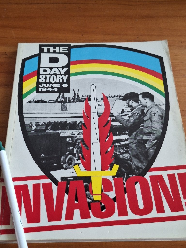Invasion The D Day Story June 6Th 1944  Operation Overlord, Ophalen of Verzenden, Tweede Wereldoorlog, Gelezen, Overige onderwerpen