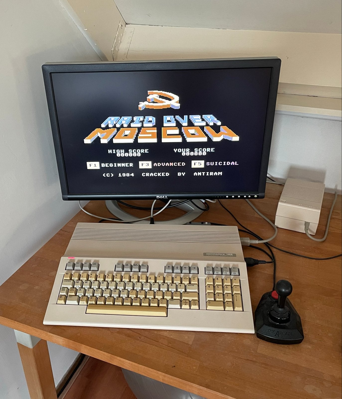 Commodore 128 met joystick, Kung-Fu cartridge en duizenden g, Ophalen of Verzenden