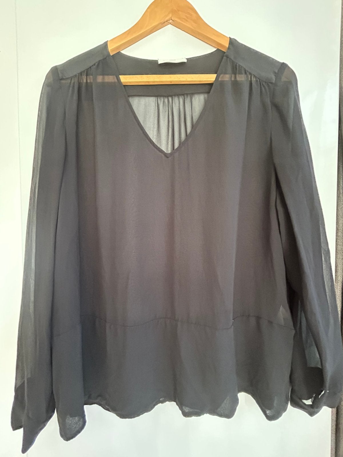 zwarte zijden v-hals blouse maat 42 DAY BIRGER ET MIKKELSEN, Ophalen of Verzenden, Zo goed als nieuw, Maat 42/44 (L), Zwart
