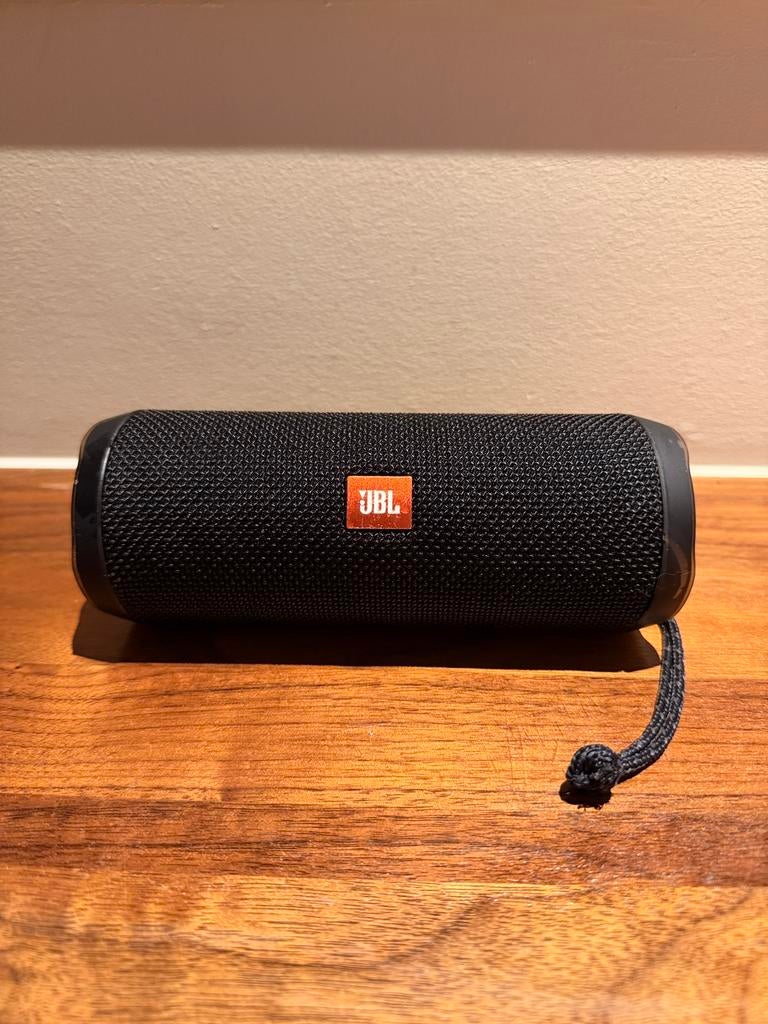JBL Flip 4 Bluetooth speaker in zwart., Ophalen of Verzenden, Gebruikt
