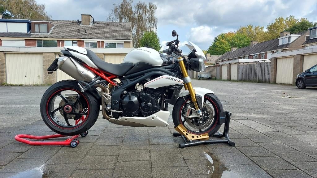 Triumph Speed Triple R 1050 (2012) ABS, Motorrijbewijs A, Gebruikt, 3 cilinders, Particulier