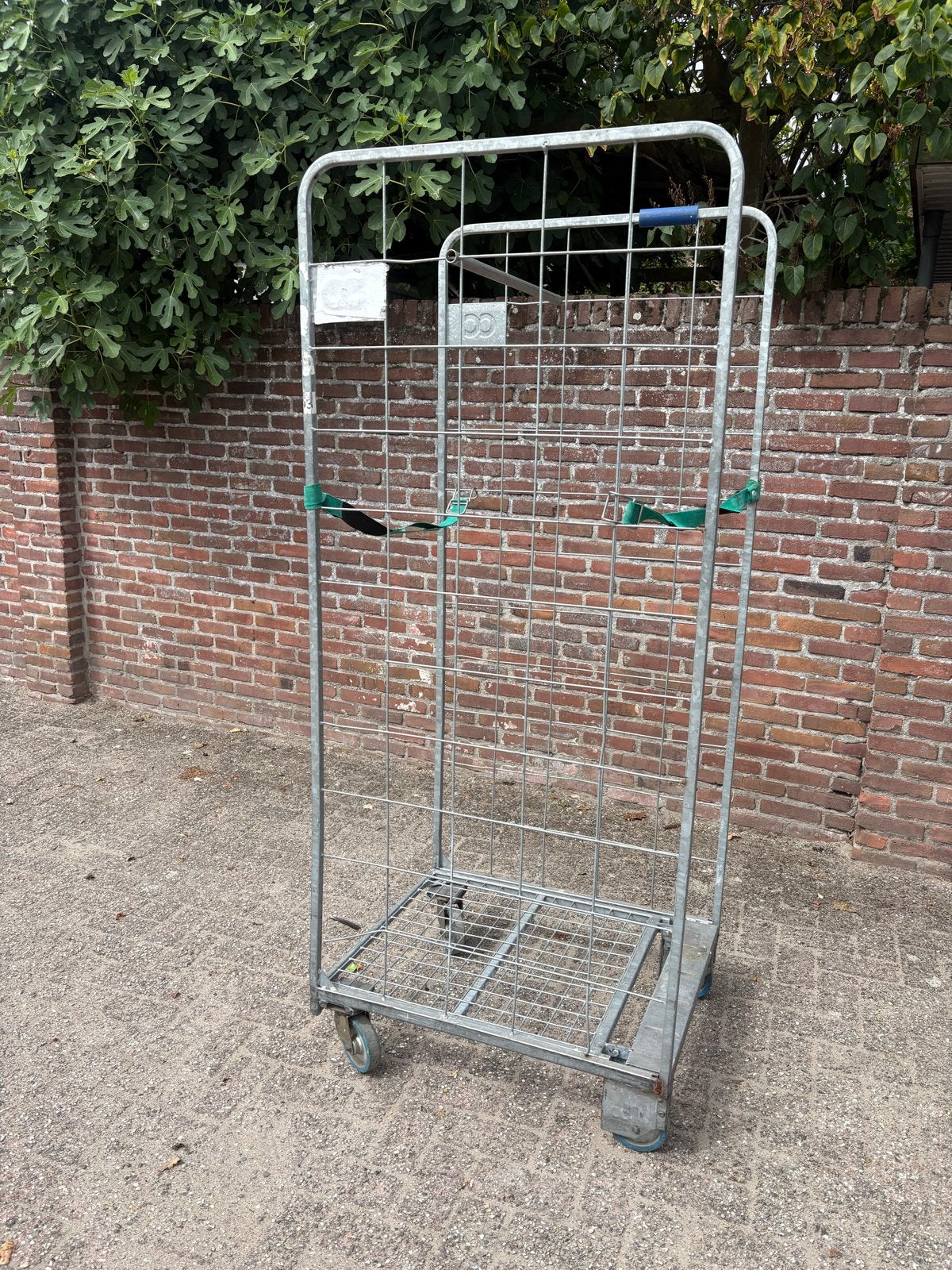 Stevige rolcontainer voor transport en opslag, Ophalen, Gebruikt