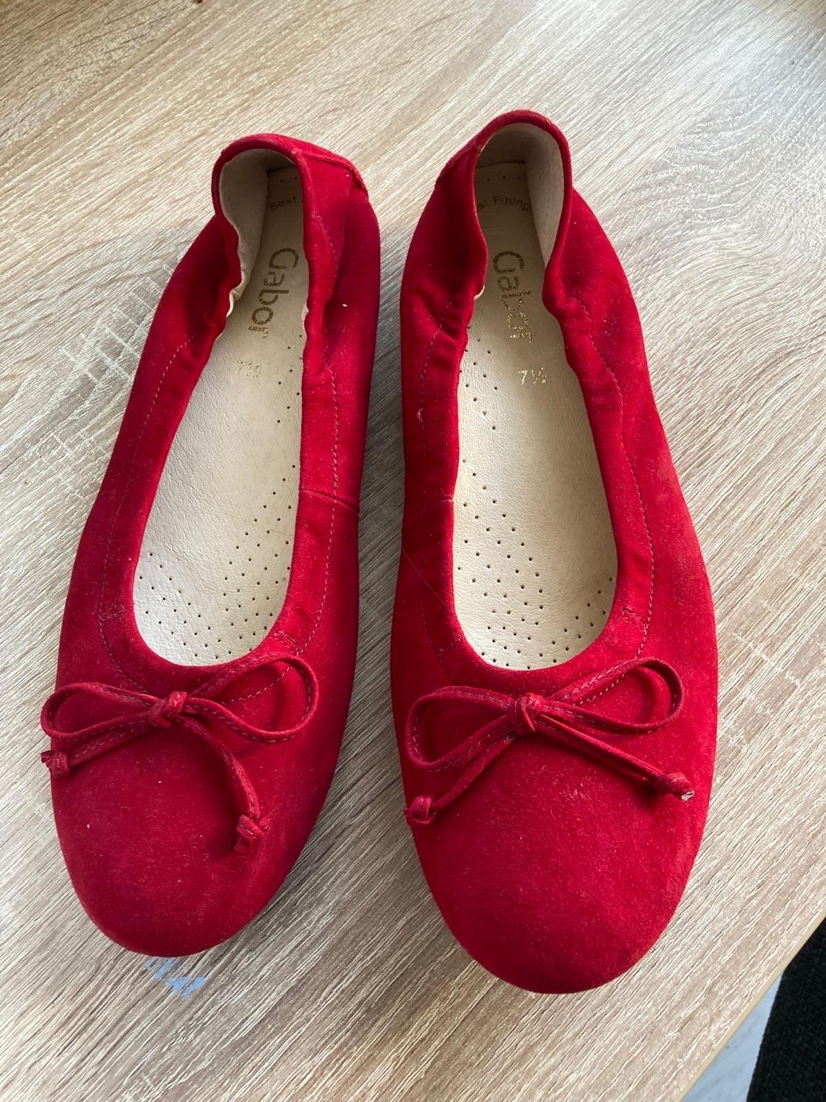 Gabor rode suède ballerina's - Maat 40.0, Kleding | Dames, Schoenen, Ophalen, Zo goed als nieuw, Rood, Ballerina's
