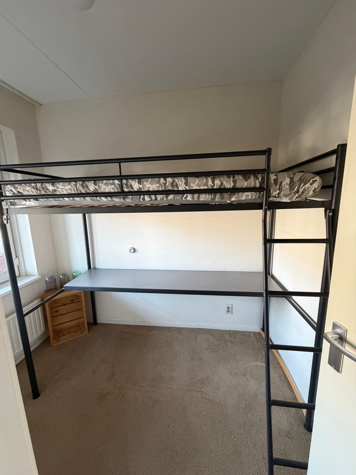Hoogslaper met bureau - Zwart metaal, Ophalen, Gebruikt, Eenpersoons, 200 cm