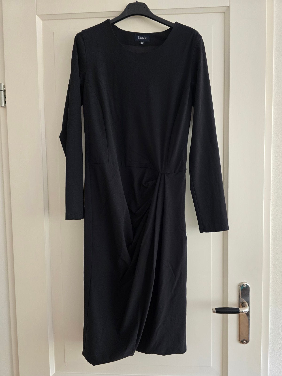Zwarte jurk met lange mouwen en gedrapeerd detail, Kleding | Dames, Zwart, Ophalen of Verzenden, Zo goed als nieuw, Maat 36 (S)