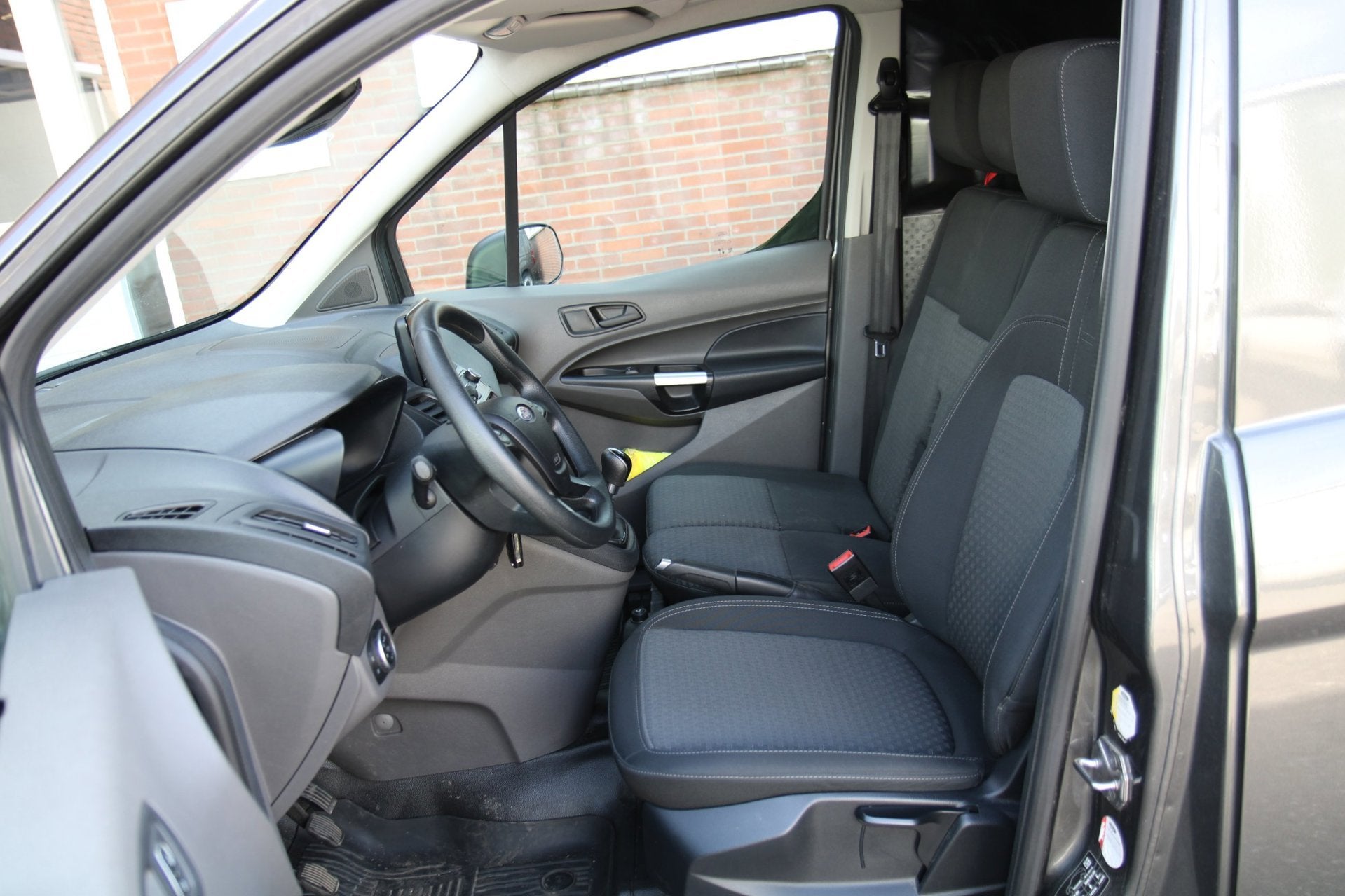 Ford TRANSIT CONNECT 1.5 EcoBlue L2 Trend / Camera / sync 3, Stof, Gebruikt, 4 cilinders, 100 pk
