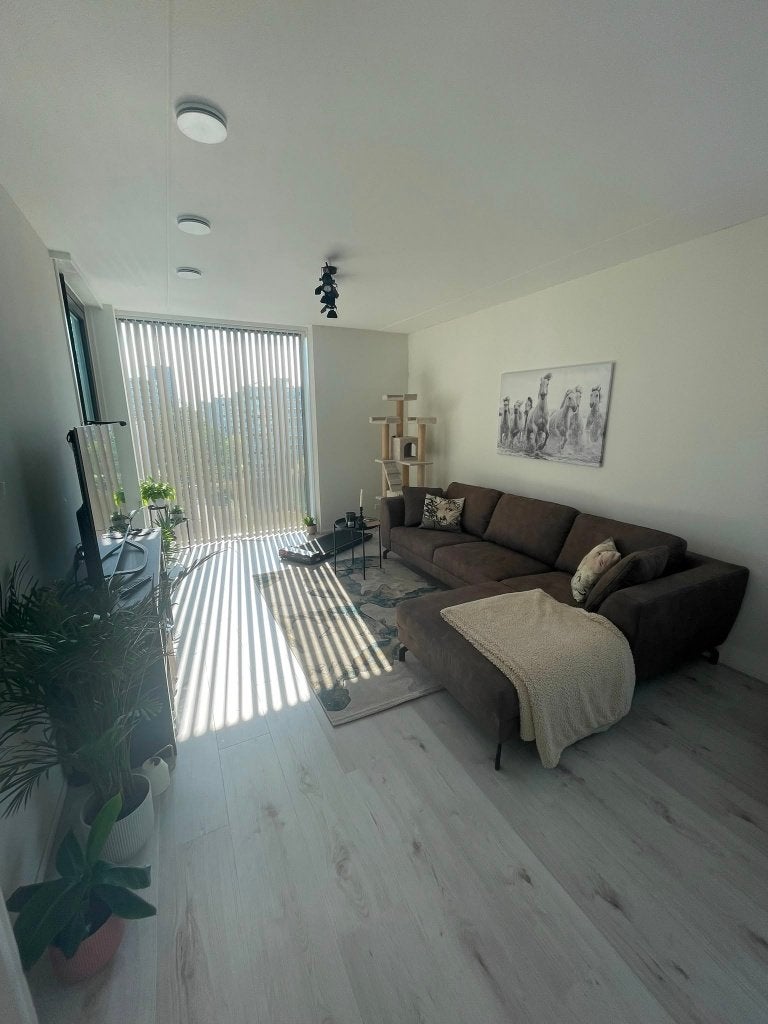 Laminaatvloer Afium Rotterdam (ca. 85 m²) met ondervloer, Ophalen, Zo goed als nieuw, 10 m² of meer, 10 tot 30 cm