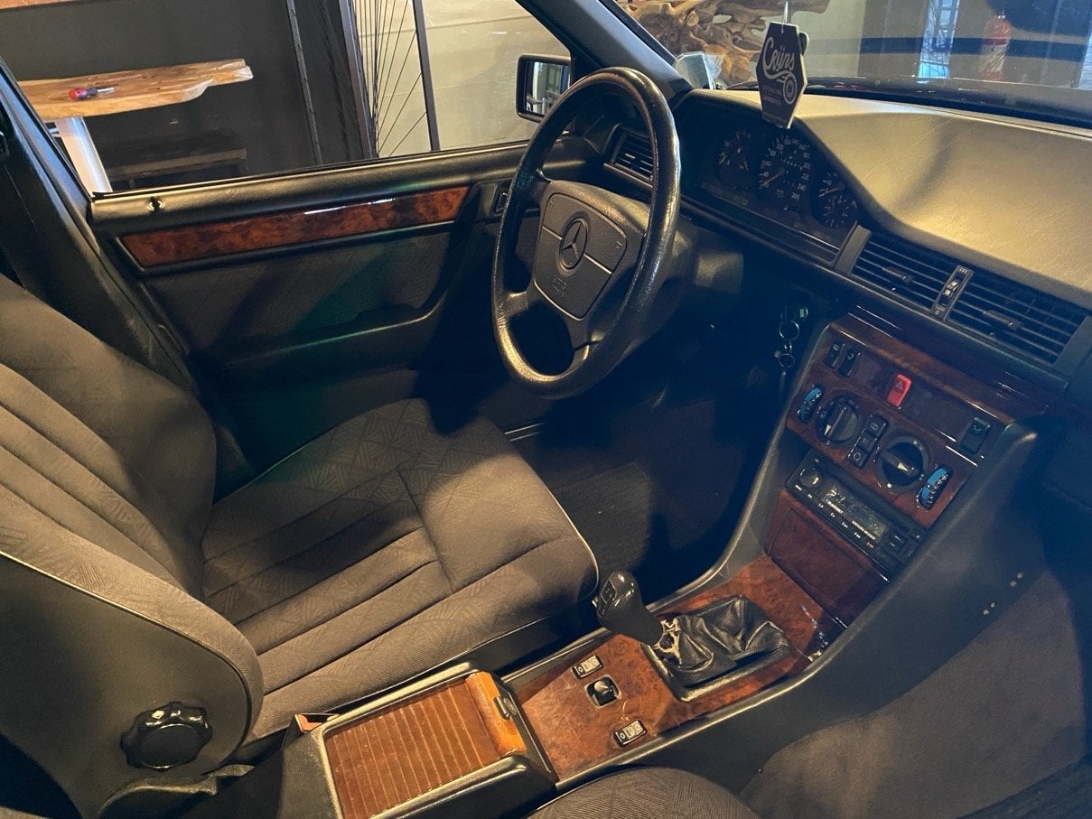 Mercedes-Benz E-Klasse 320 E 320 W124 Berline GETRAG Manueel, foto 6
