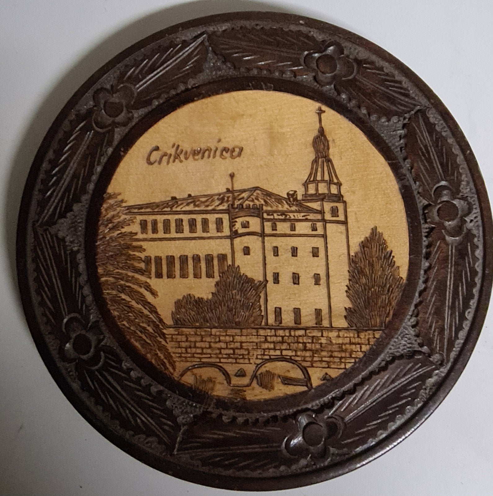 Houten wandbord  met kerk afbeelding, Ophalen of Verzenden, Overige materialen
