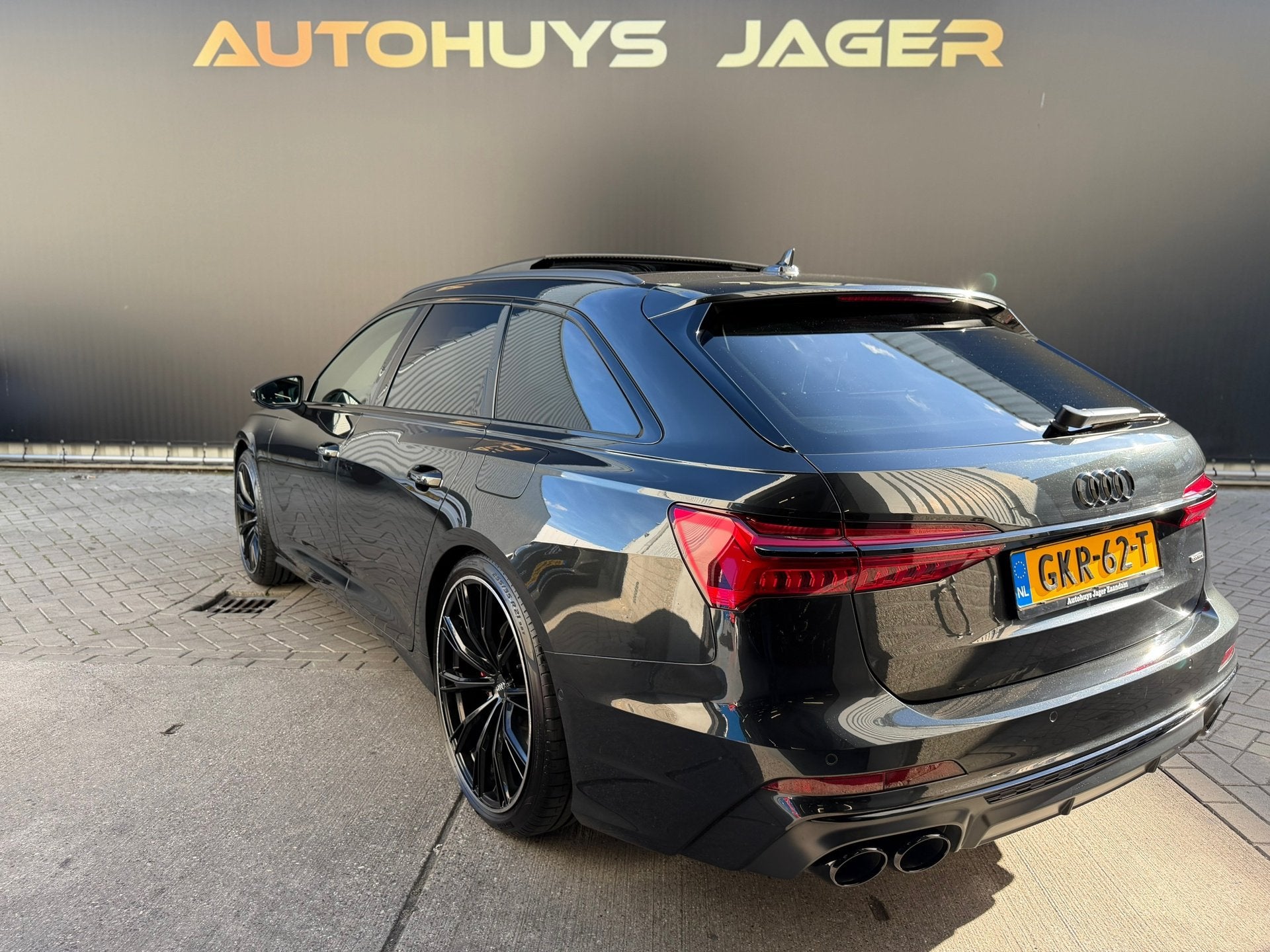 Audi A6 Avant 55 TFSI e Quattro Competition ABT Pano 360 Alc, Auto's, Automaat, Dealer onderhouden, 14 kWh, Gebruikt